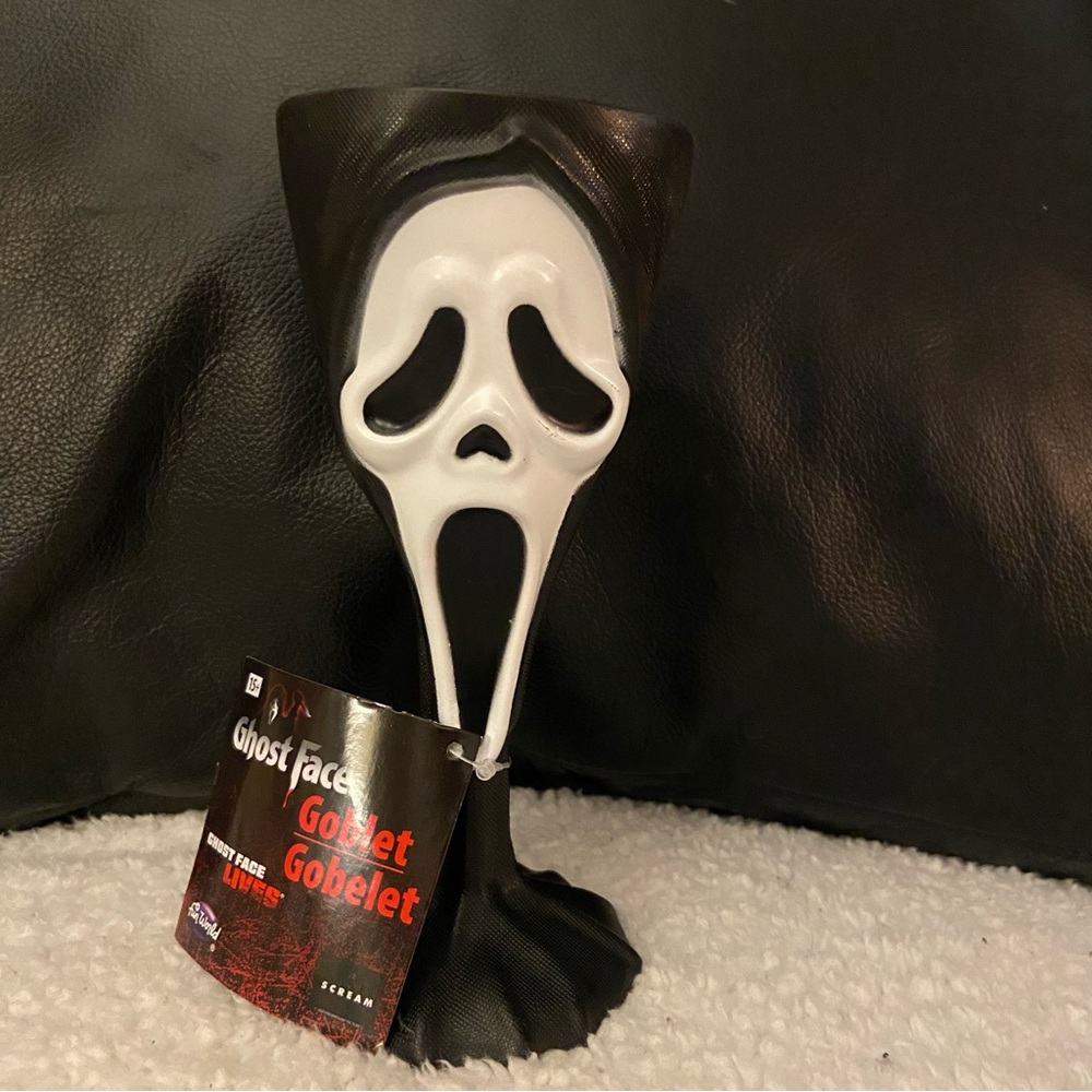 Fun WORLD Scream Ghostface Goblet Cup WINE Mask Plastic Halloween NWT
Ghost face